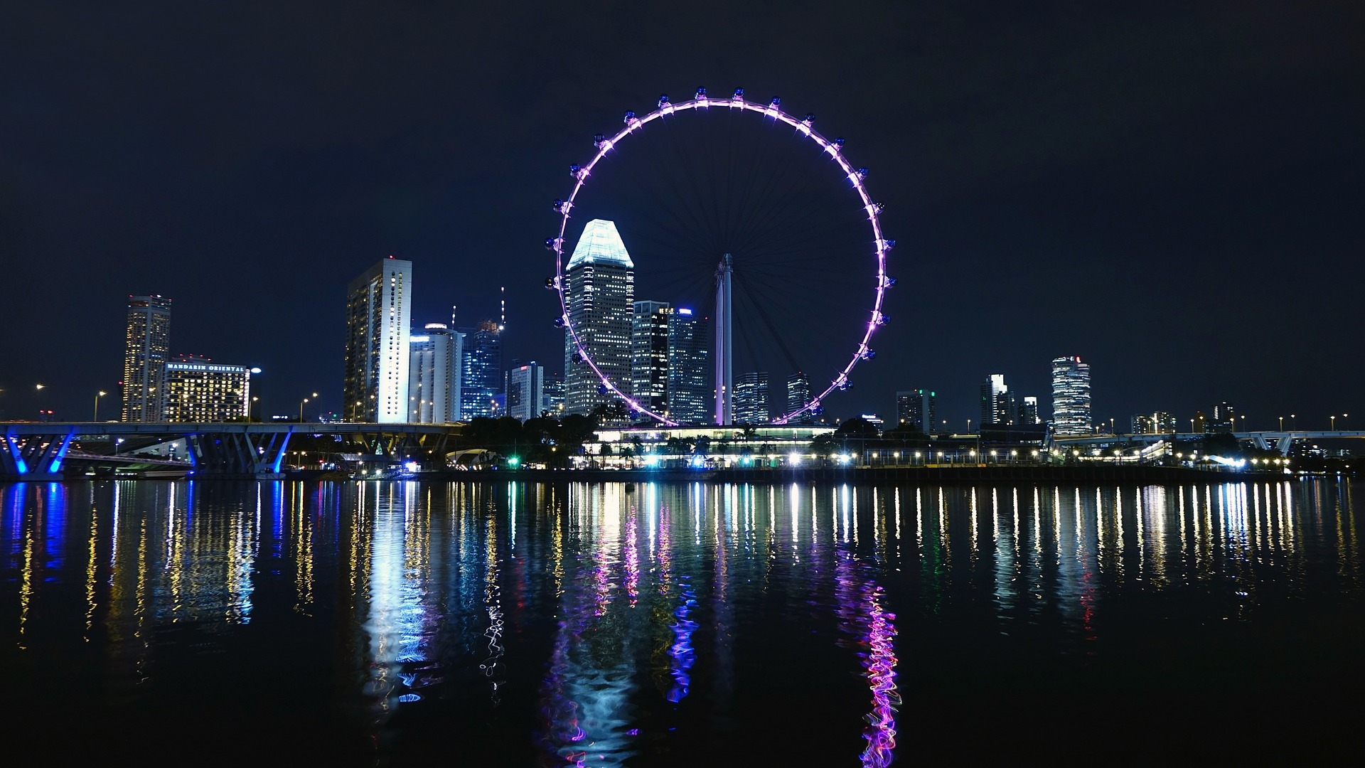 Singapore Flyer- A giant observation wheel that gives you spectacular views of the city.