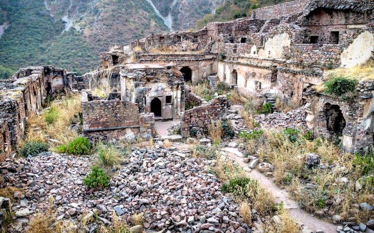 Monuments Of India: Haunted Fort Bhangarh Rajasthan. 

