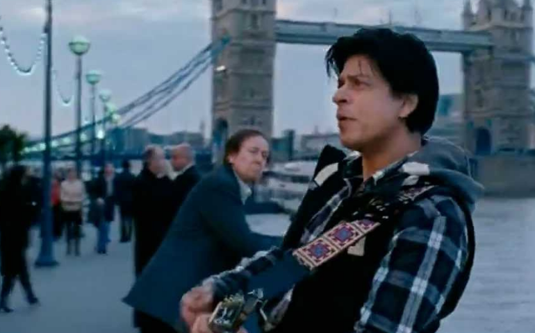 SRK at Tower Bridge in song Challa