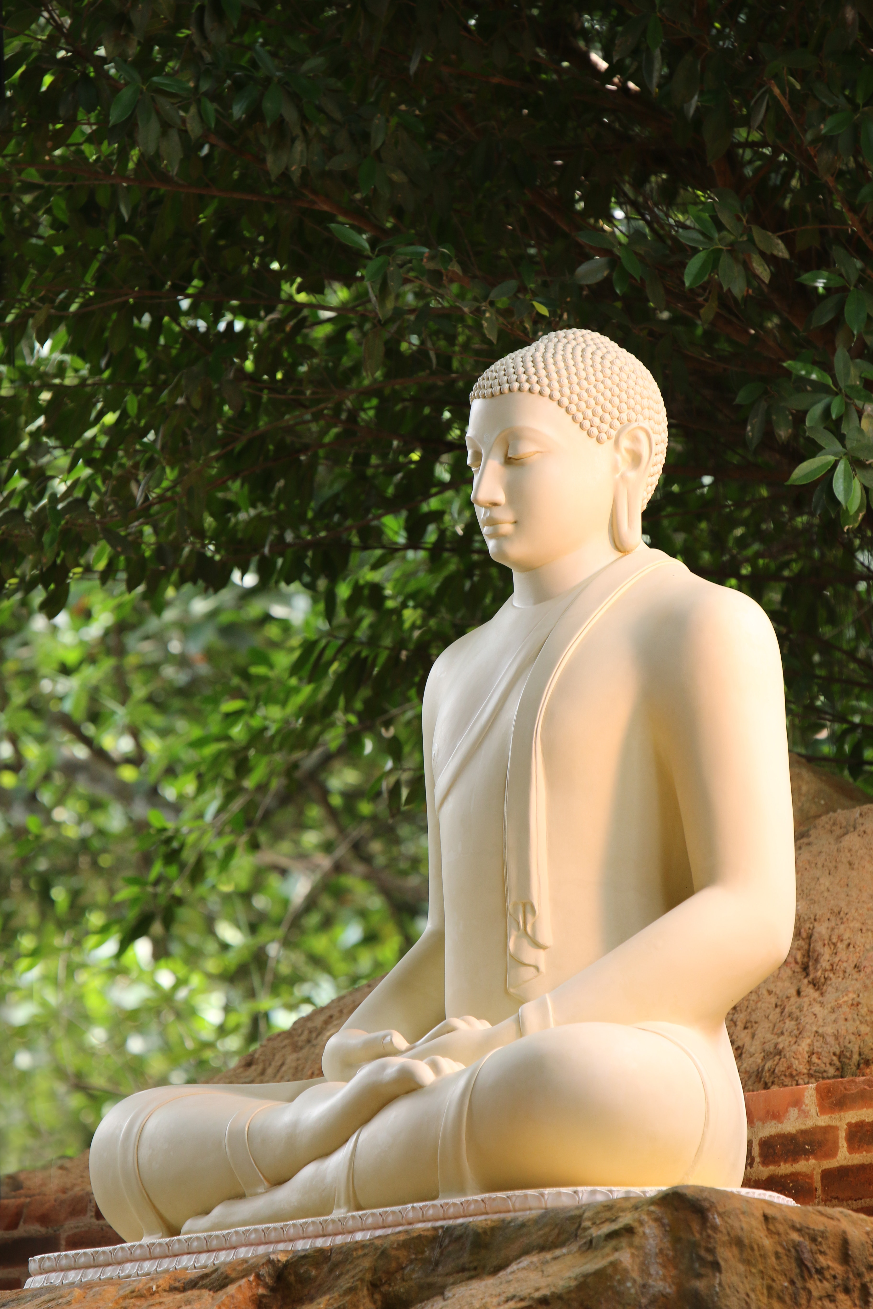 statue of Gautam Buddha