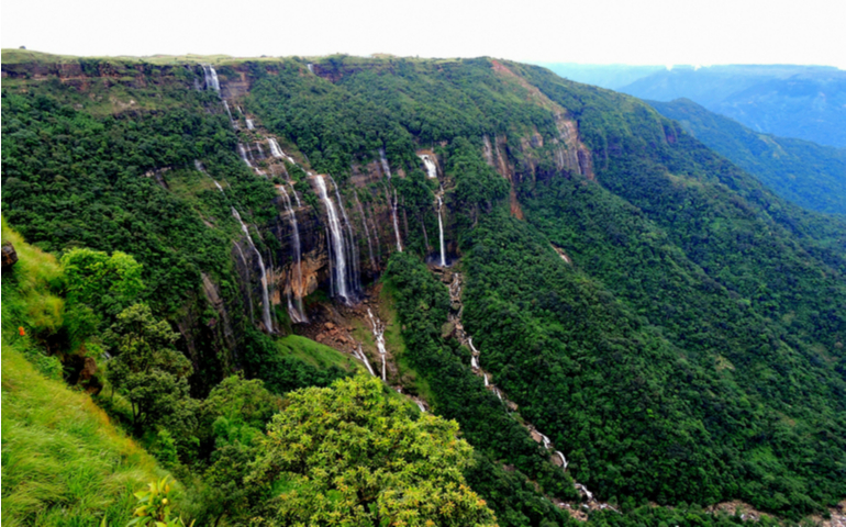 Nohsngithiang Falls, Meghalaya