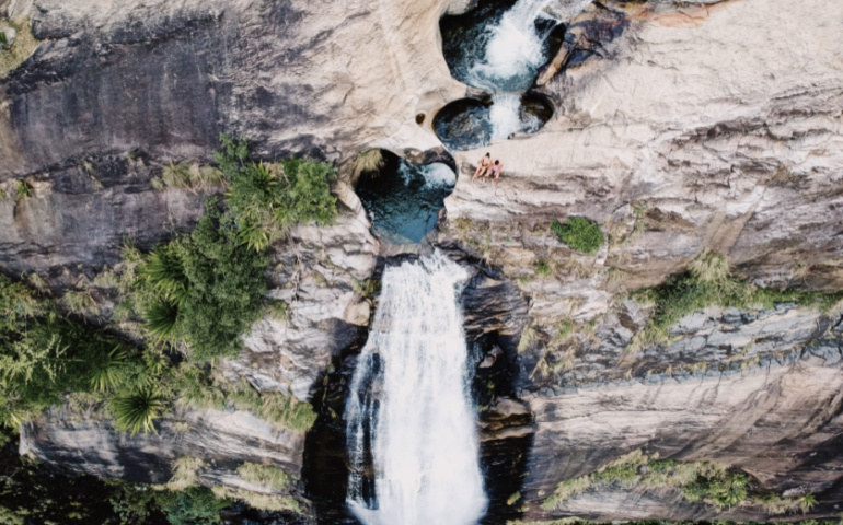 Magnificent view of the Diyaluma Falls