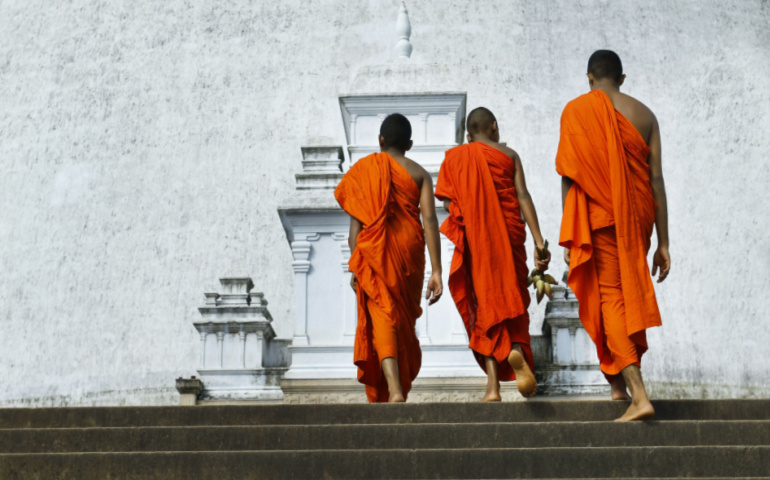 Monks coming in Ruwanwelisaya stupa in Anuradhapura