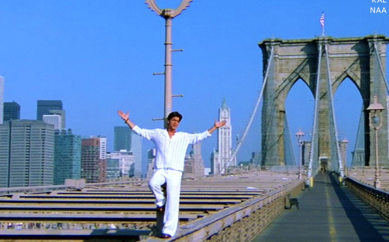 Shah Rukh Khan at Brooklyn Bridge, NYC, USA in Kal Ho Naa Ho