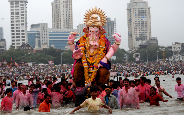 Ganesh idol carried to the sea water at the beach for immersion. Last day of the Ganesh chaturthi Festival celebration in Mumbai
