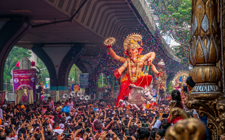 Thousands of devotees gathered around Lord Ganesha. 
Image Credit: Snehal Jeevan Pailkar