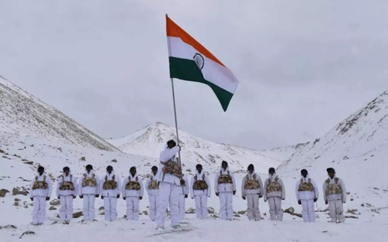 Indian soldiers at world's highest battlefield in Siachen
