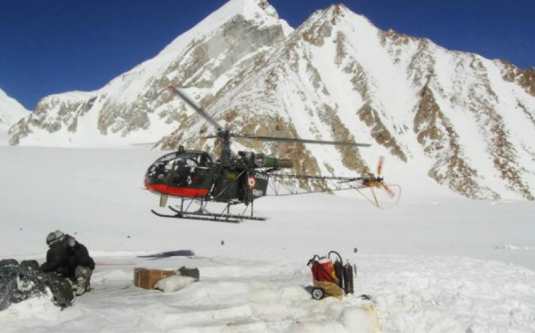 Indian Air Force helicopter in Siachen