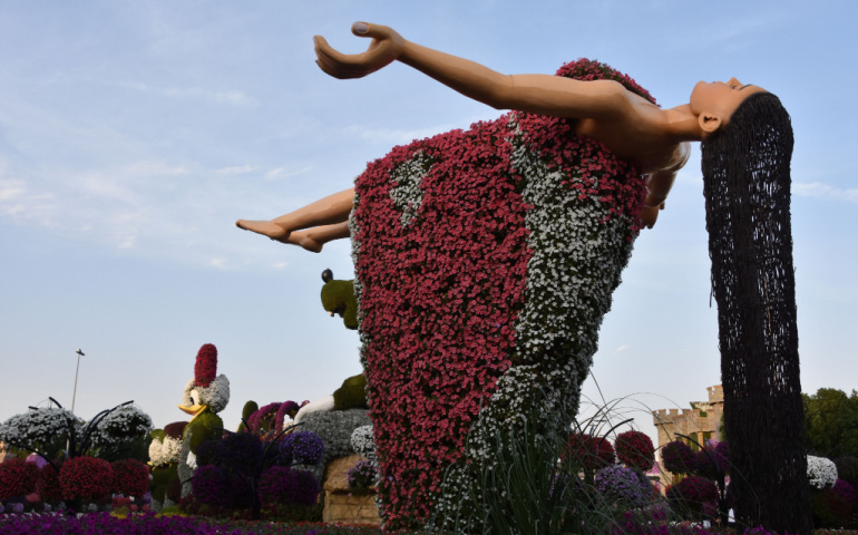  Floating Lady in Miracle Garden