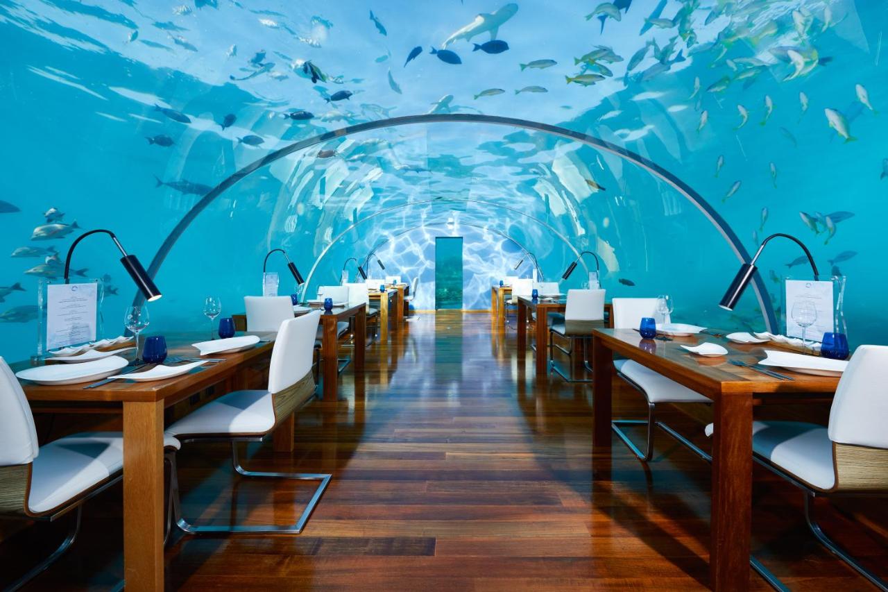 all-glass underwater Ithaa Restaurant