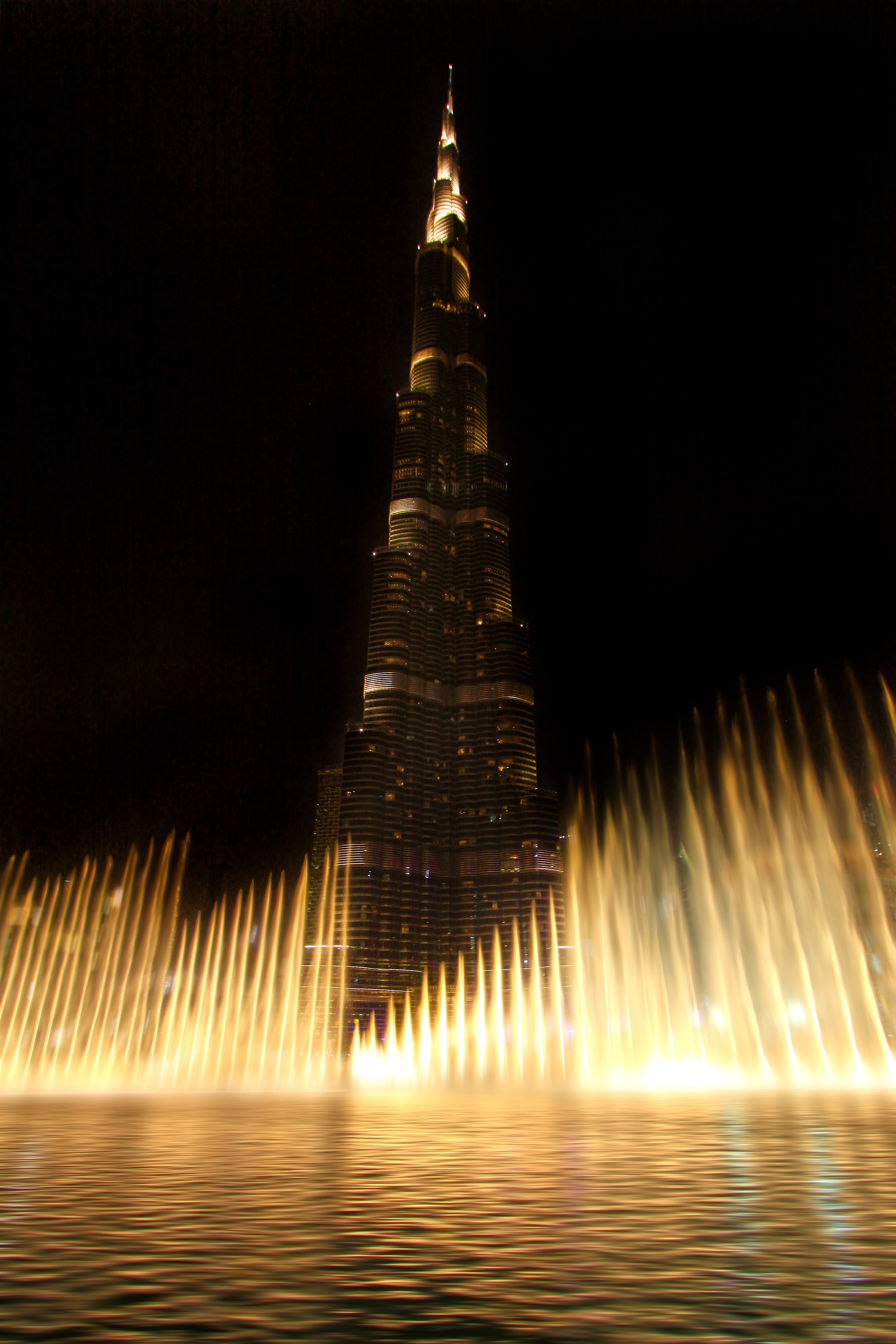  The city's tallest performing Dubai fountain 