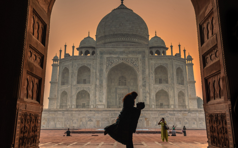 Pre-wedding photoshoot at Taj Mahal, Agra