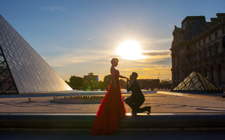 Couple in front of Louvre in Paris, France
