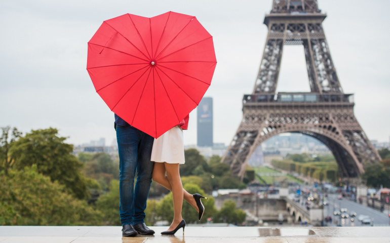 Pre-wedding photoshoot near Eiffel Tower, Paris