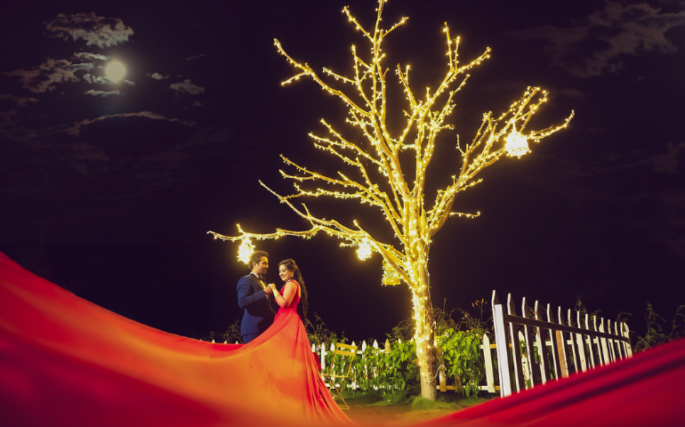 Pre-wedding photoshoot at Sets in the City (Luminous Tree Set)
