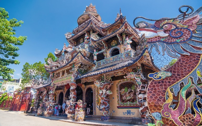 Vietnam Travel Tips- visiting pagodas