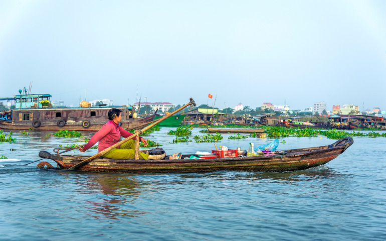 floating markets in Vietnam- Long Xuyen