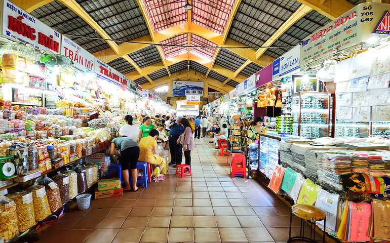 Shopping at Ben Thanh Market in Ho Chi Minh City