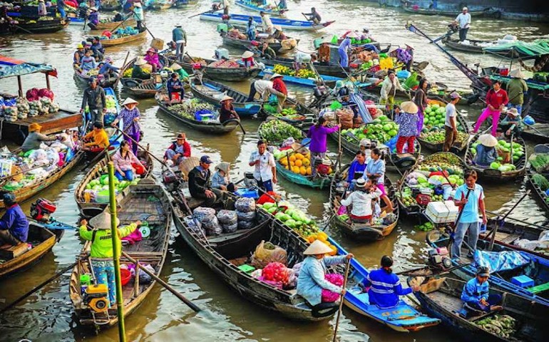 Nga Bay - Phung Hiep Floating Market
