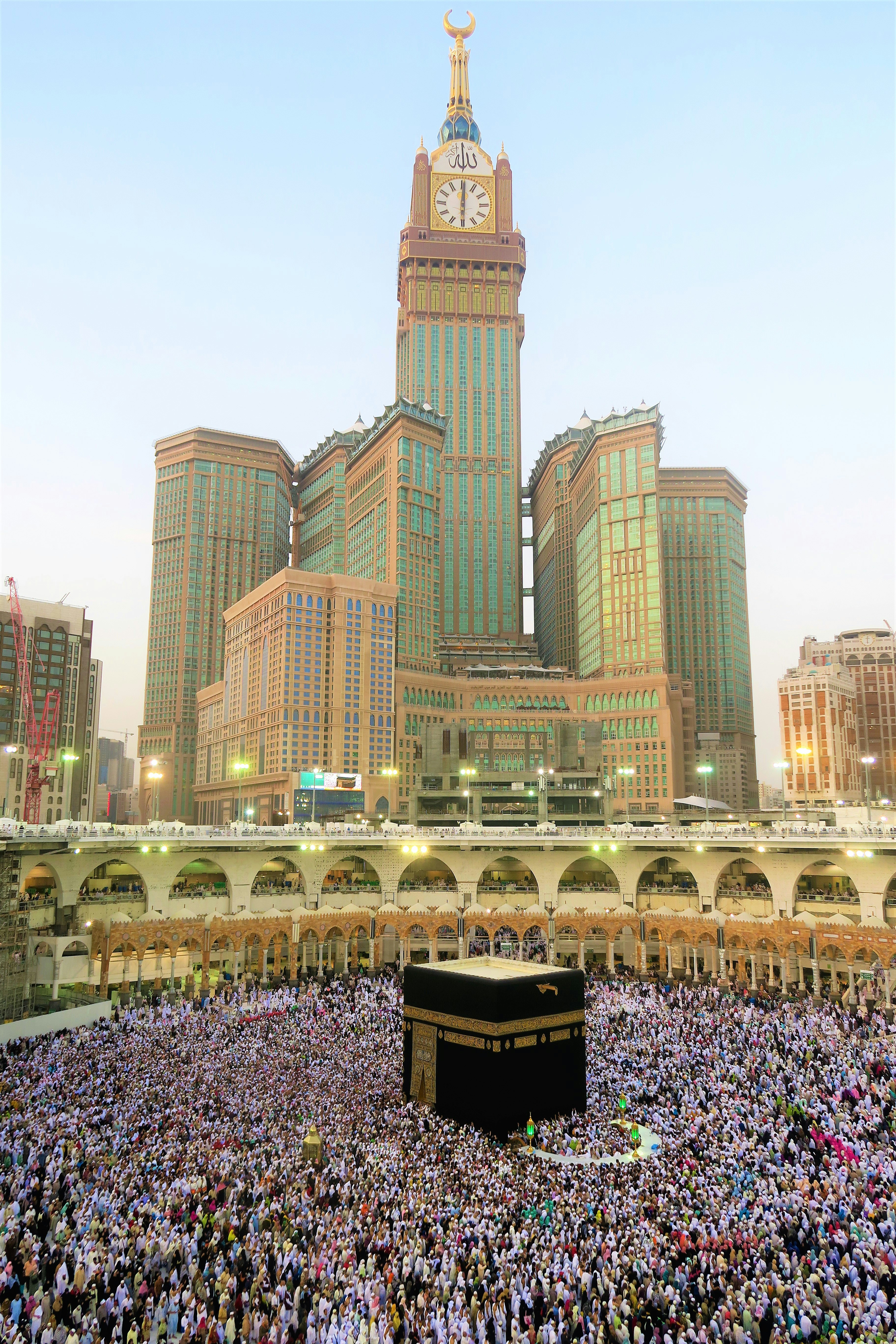 Pilgrimages gathered around the holy Kaaba