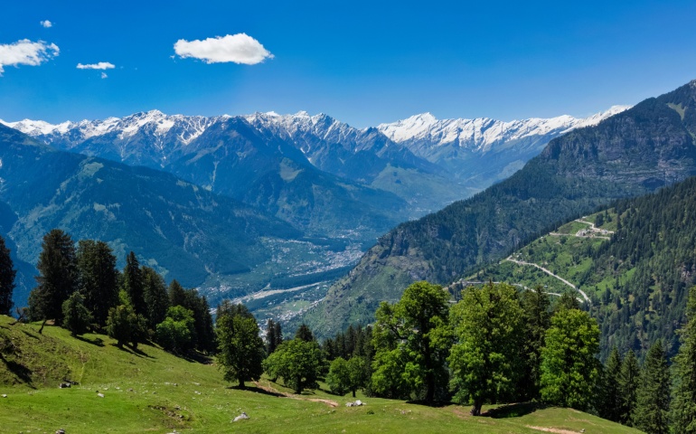 Mountain view of the Kullu Valley