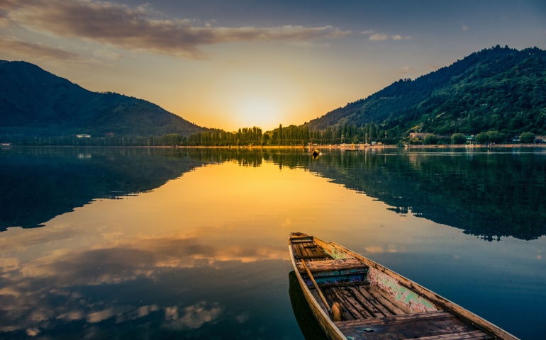 Sunrise view of a dal lake in Jammu and Kashmir, India,
