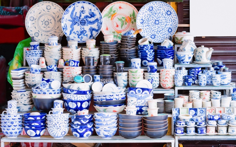 Porcelain items for sale in Vietnam