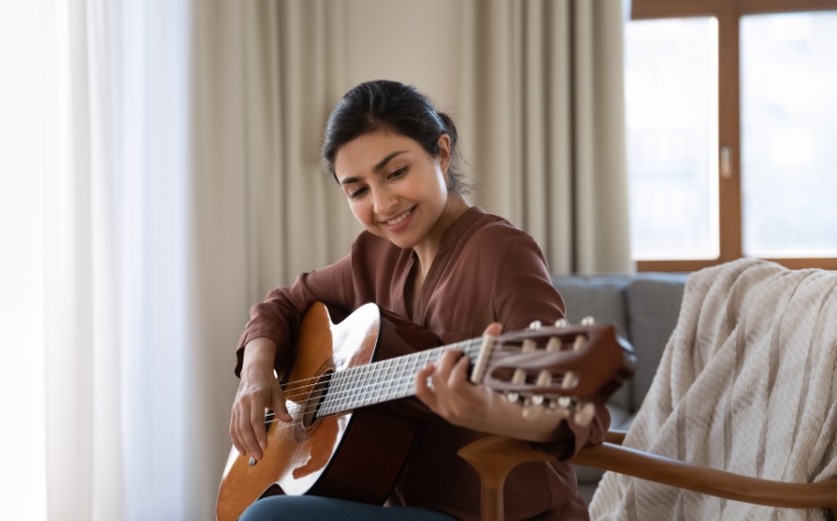 Woman playing the guitar