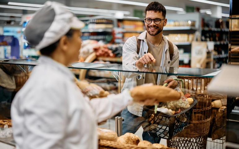 Man pointing at bread