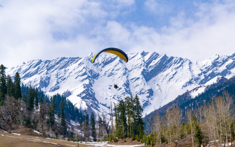 Paragliding in Manali