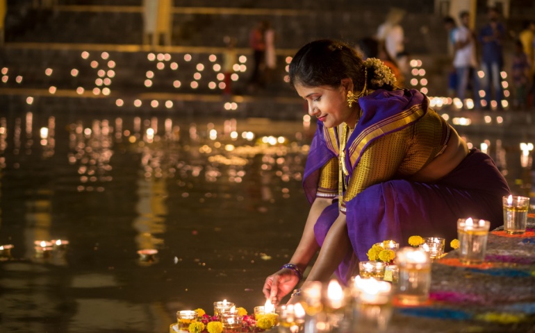 Lighting up the Ganga with floating diyas.