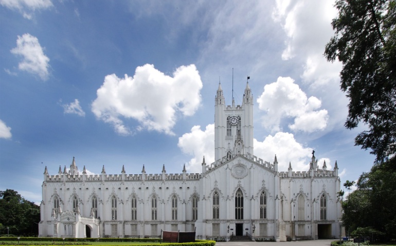 Front view of St. Paul's Cathedral