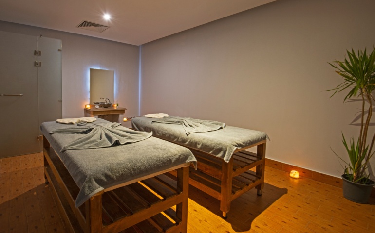 A double-bed spa room