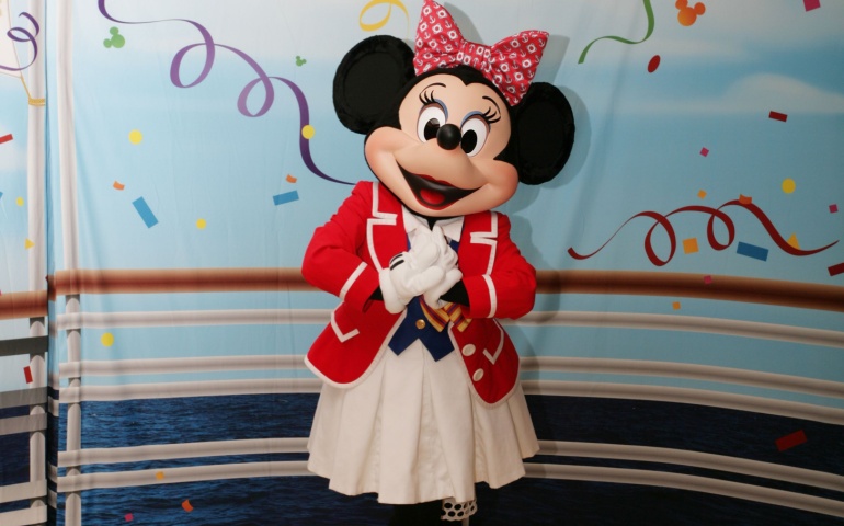 Minnie Mouse greeting visitors