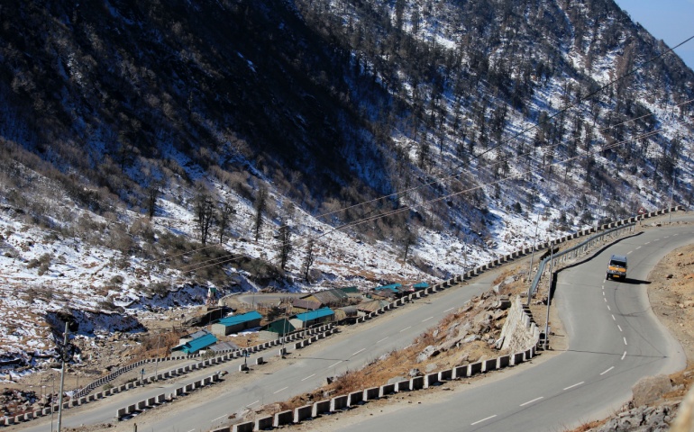 The curved roads of Nathula Pass