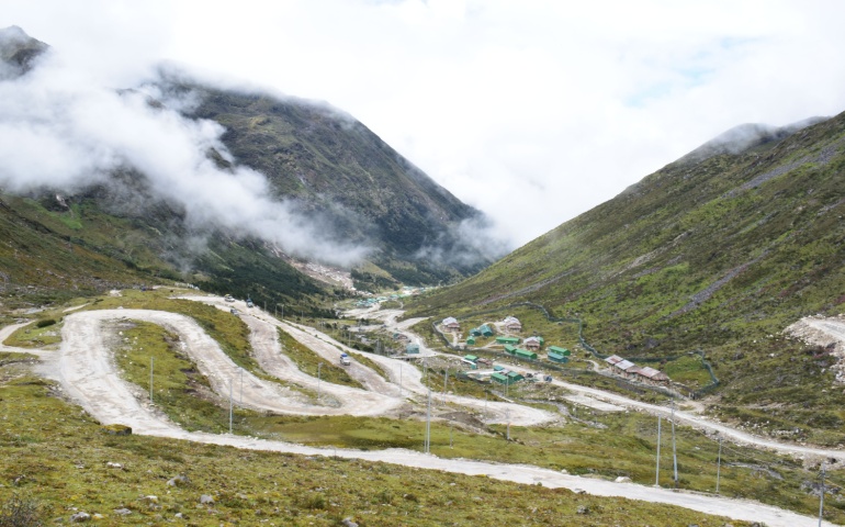 Descent road from Sela Pass