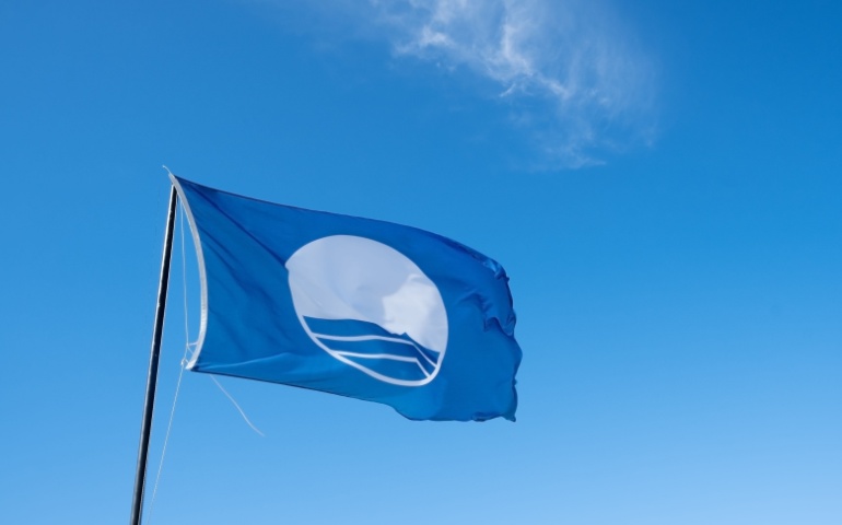 A blue flag installed at the beaches to symbolize the Blue Flag certification