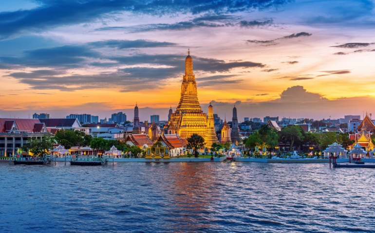 Wat Arun Temple views at sunset in Bangkok